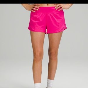 Lululemon hotty hot high-rise lined short 2.5” sonic pink